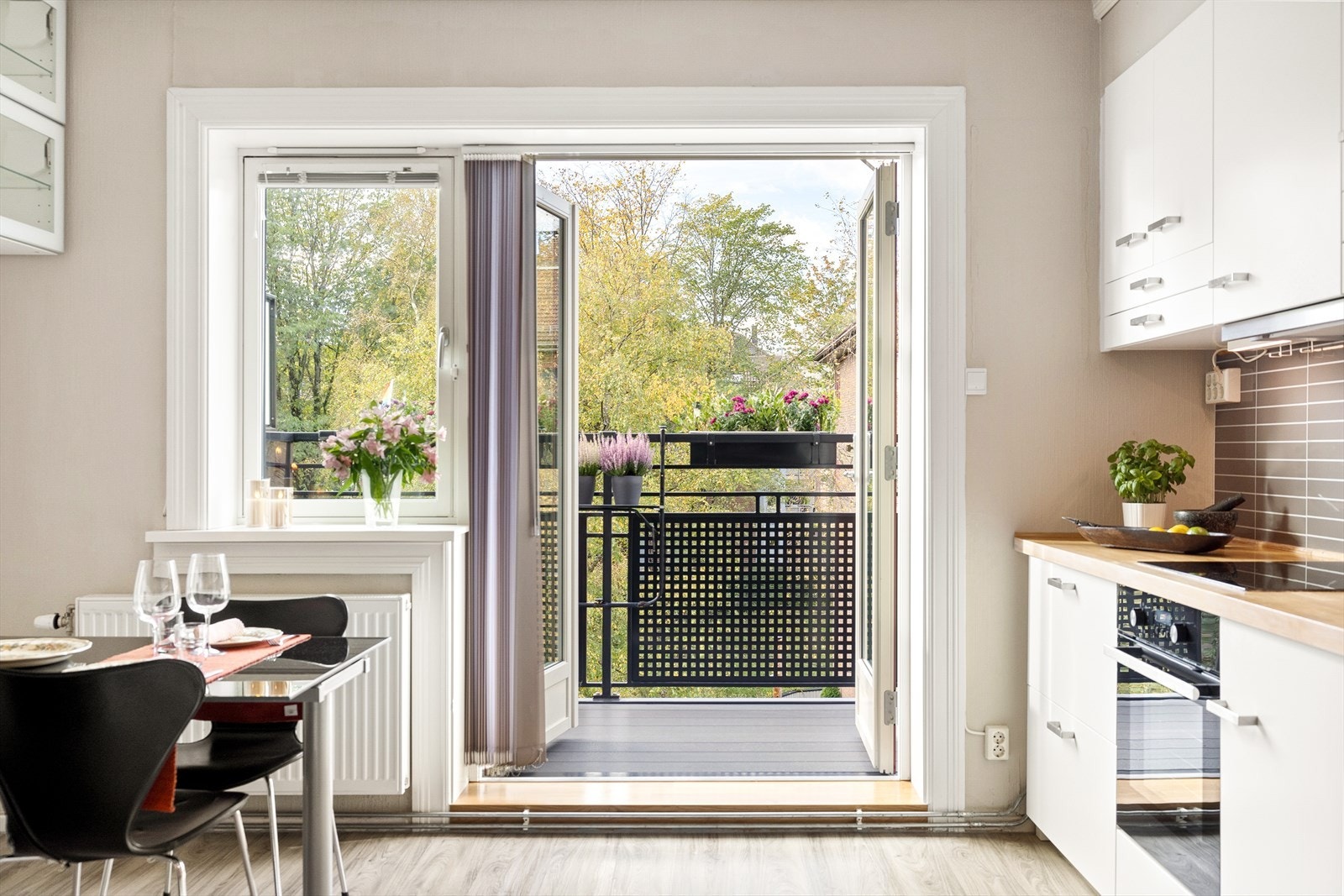 Leiligheten byr på en herlig vestvendt balkong på ca. 4 m² med gode solforhold. Galleribilde