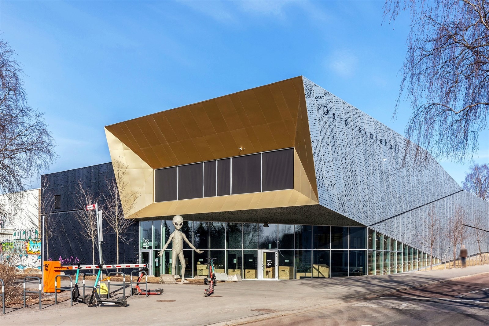 Her fra Voldsløkka idrettsplass med fotballbaner, isbane og skatehall. Galleribilde