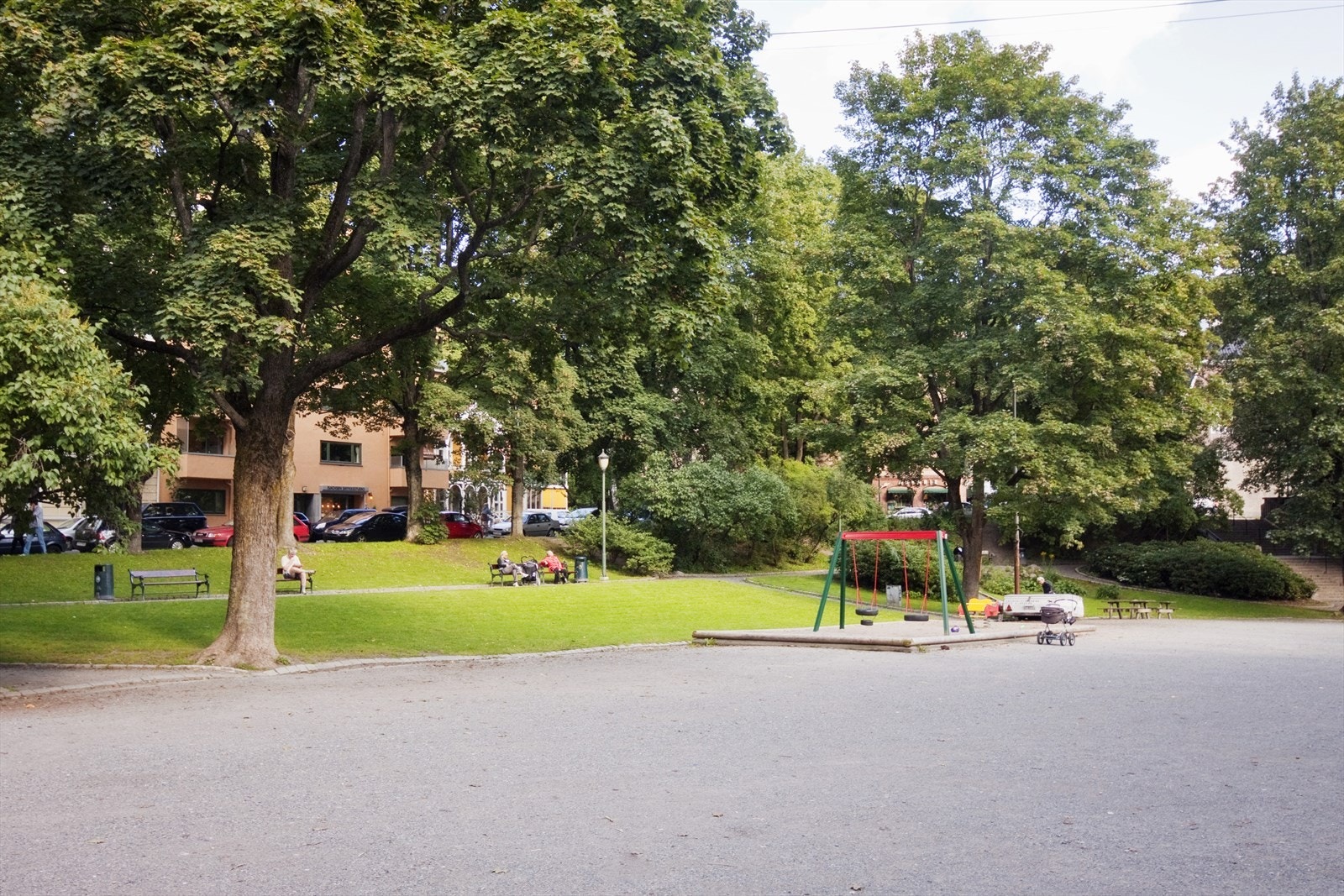 Sjarmerende Vestkanttorget ligger i umiddelbar nærhet som har marked hver lørdag i aktiv sesong Galleribilde