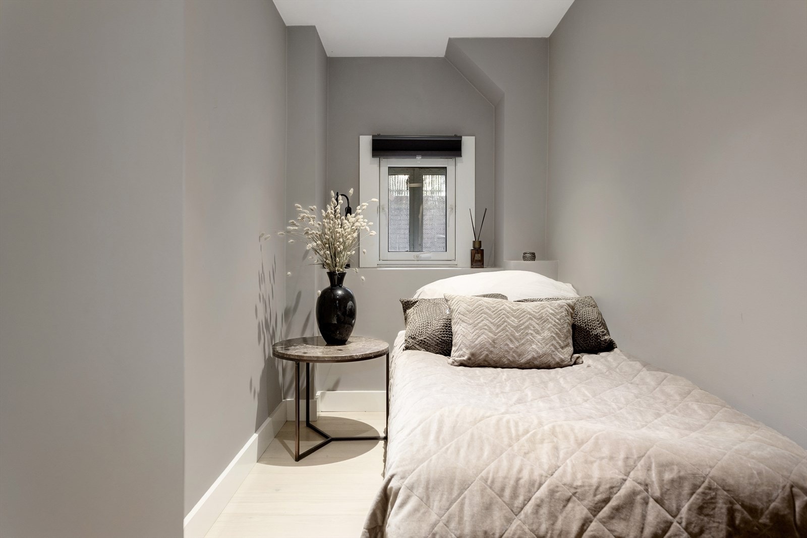 Praktisk soverom 2 med plass til seng på opptil 1,6m bredde Galleribilde