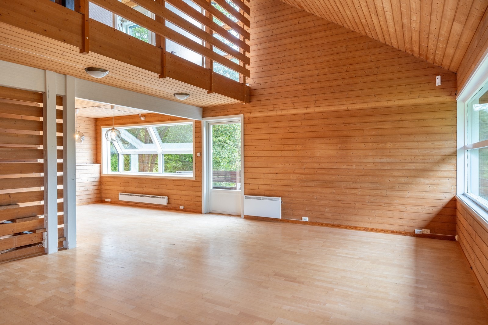 Særegen stue med god takhøyde! Galleribilde