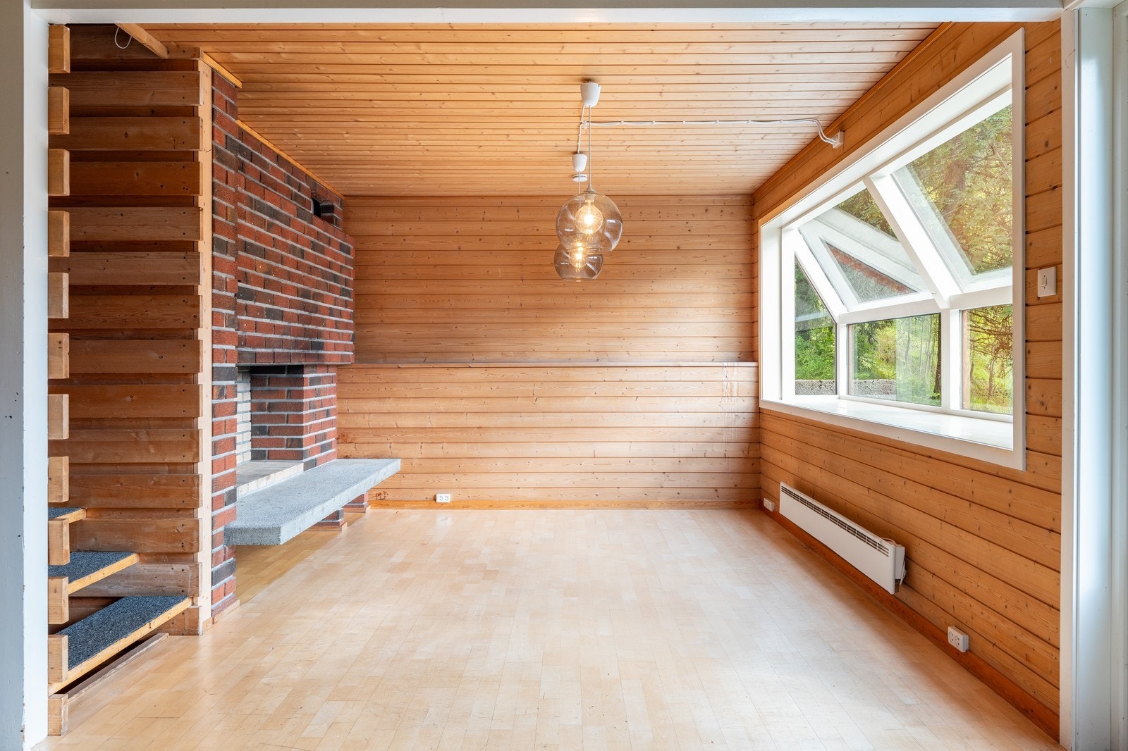 Stue med mye lysinnslipp Galleribilde