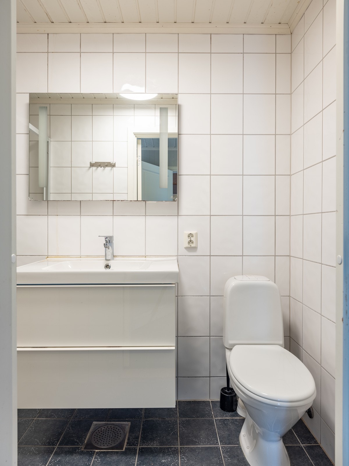 Bad nr. 2 - like ved entré i 1. etasje Galleribilde