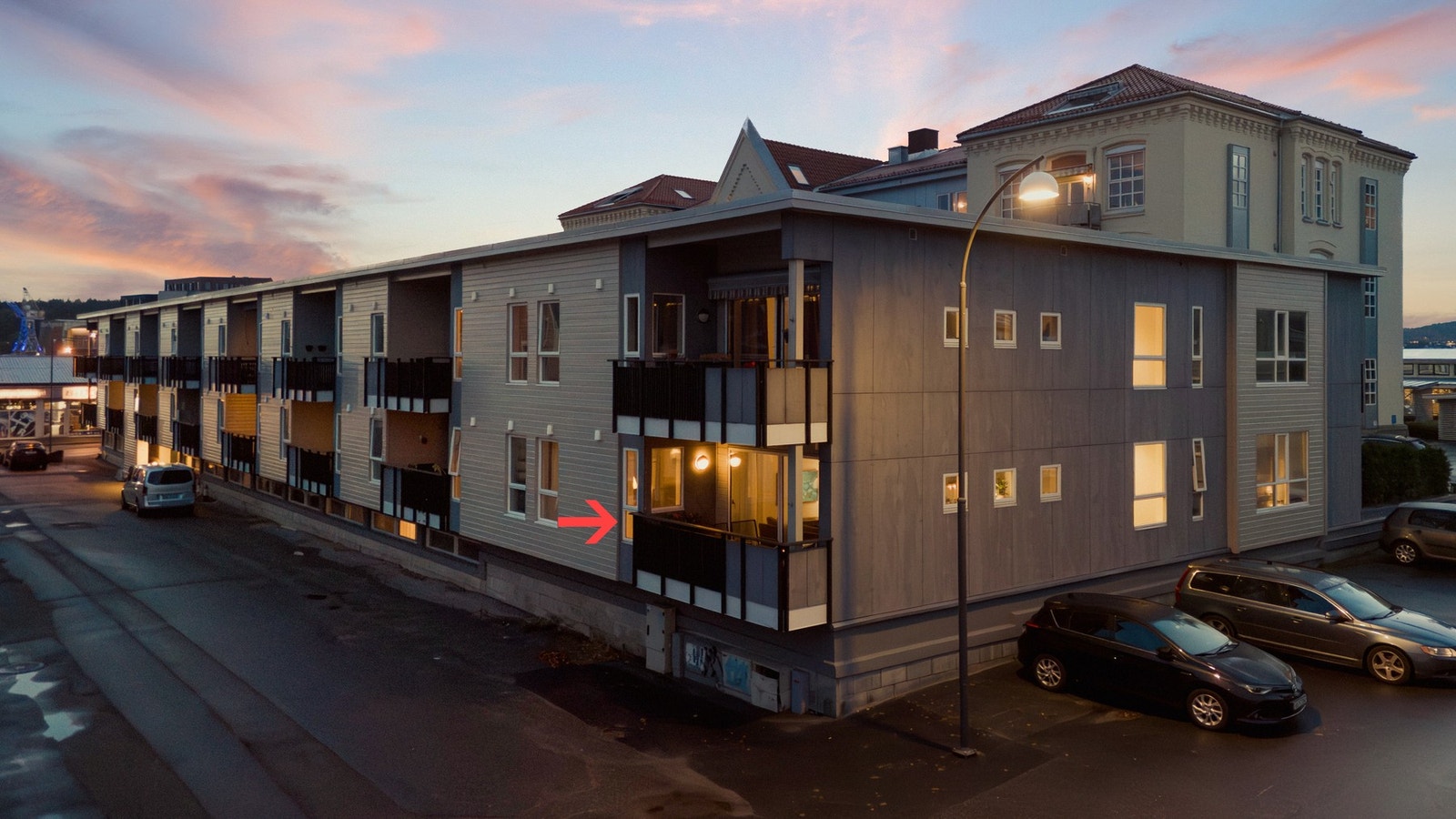 Leiligheten ligger i høy første etasje Galleribilde
