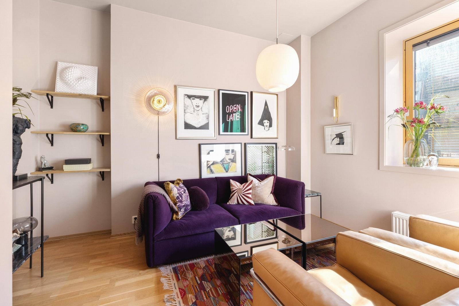 Flott, separat TV-stue som byr på fleksibilitet mtp. ønsket innredning og planløsning Galleribilde