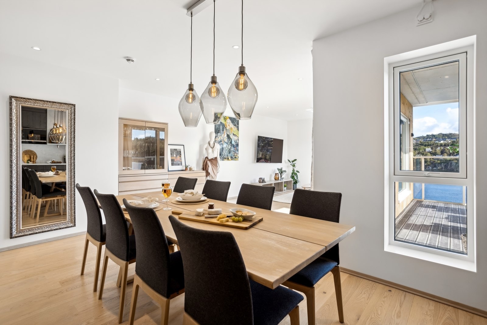 Balkong nr 2 har utgang fra stuen Galleribilde