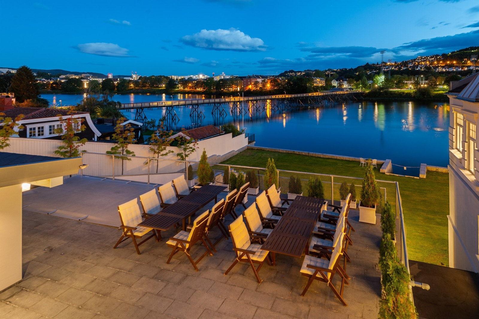 Terrasse. Galleribilde