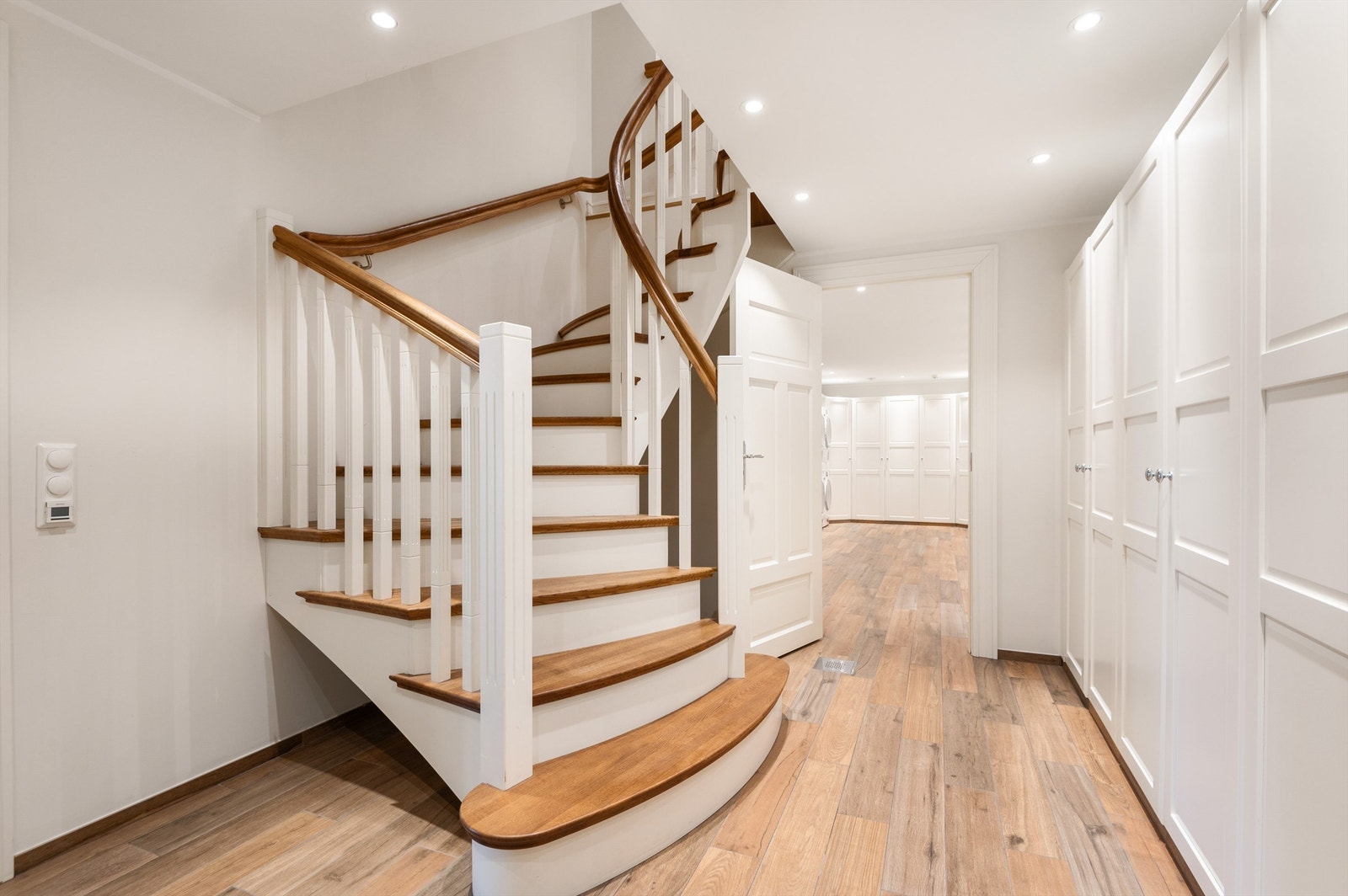 Garderobe. Galleribilde