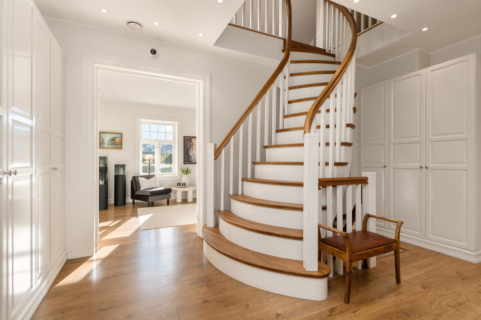 Boligen har tjent flere funksjoner siden byggeåret. De siste årene har den fungert som privatbolig, og den er omfattende renovert siden 2011. Galleribilde