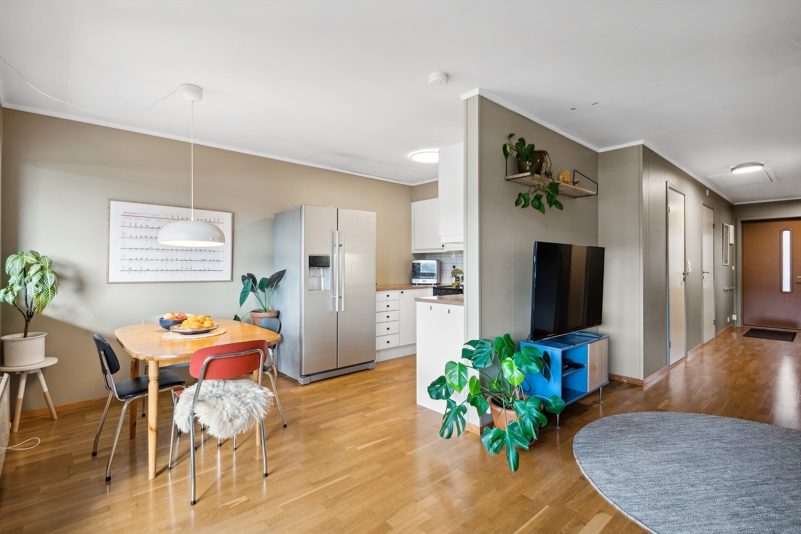 Leilighet med en åpen, lys og praktisk planløsning mellom rommene. Galleribilde