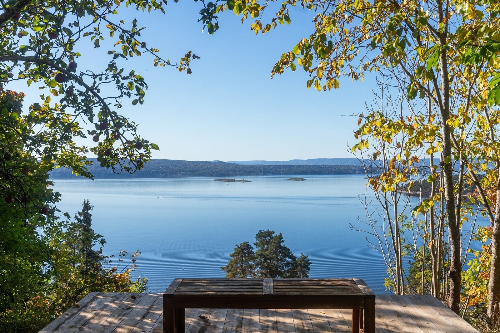 Velkommen til Solveien 121 – en solrik toppleilighet med nydelig utsikt over Oslofjorden. Galleribilde