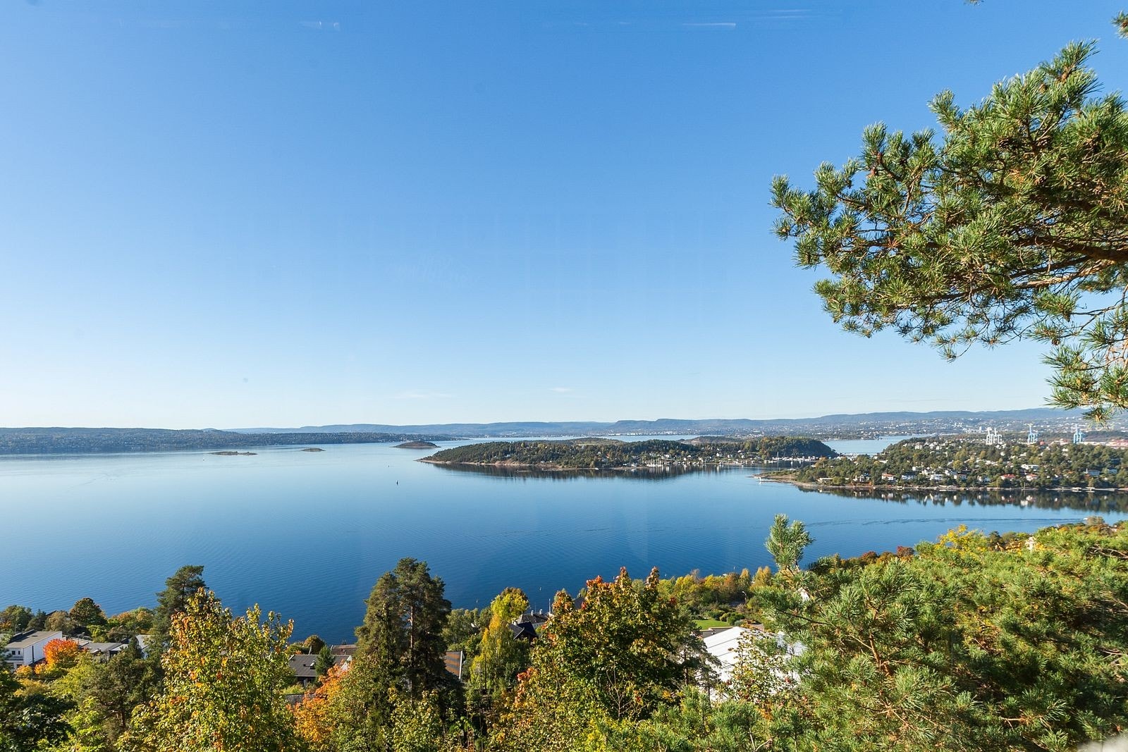 Utsikt fra plattingen som medfølger leiligheten. Galleribilde