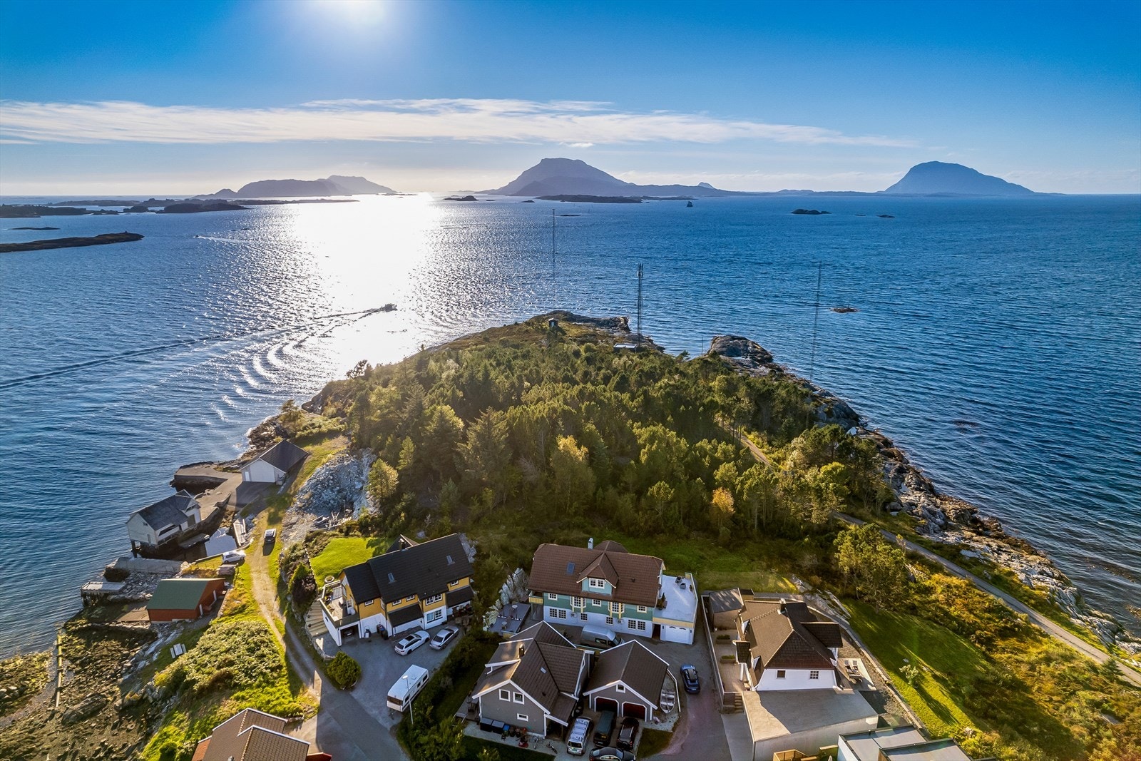 Bustaden har ein flott beliggenheit i havgapet Galleribilde