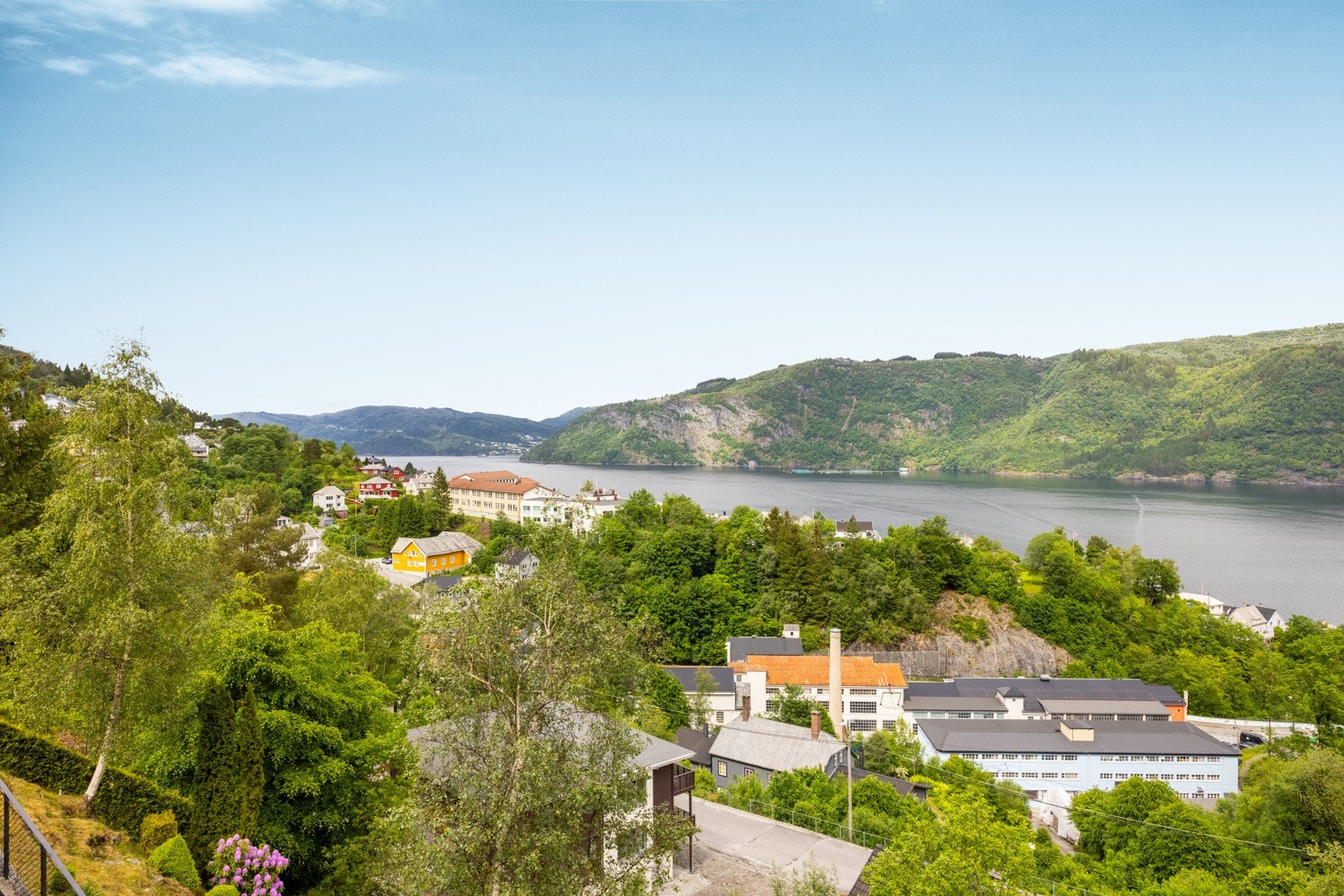 Kort avstand til skog og mark med fine turstier. Galleribilde