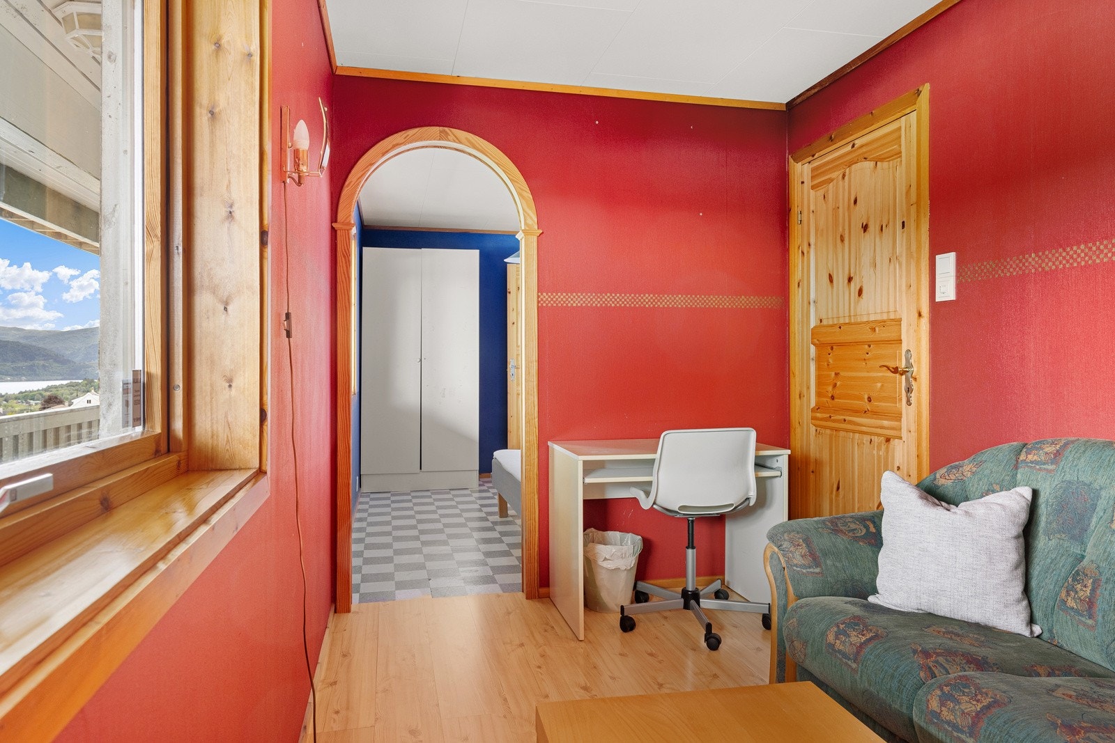 Det siste soverommet har selger benyttet som kjellerstue. Galleribilde