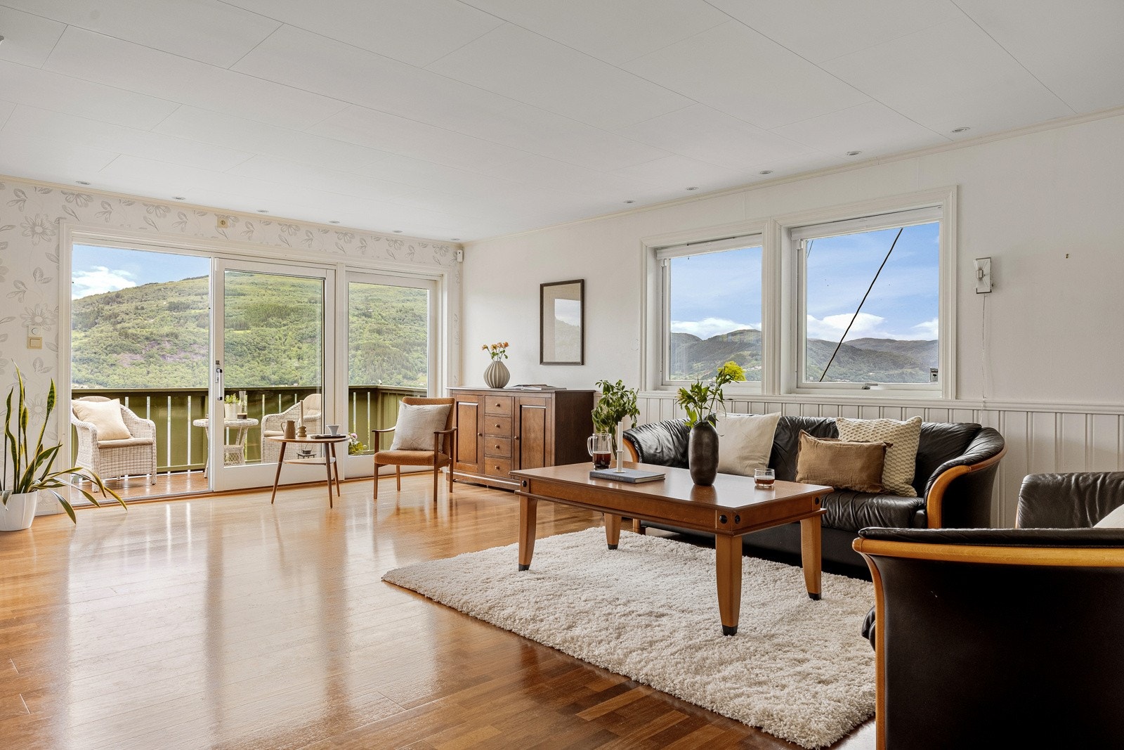 Karl Jebsens veg 3 presenteres av EIE eiendomsmegling ved Ina Sande Sætre og Elias Johan Arntsen Galleribilde