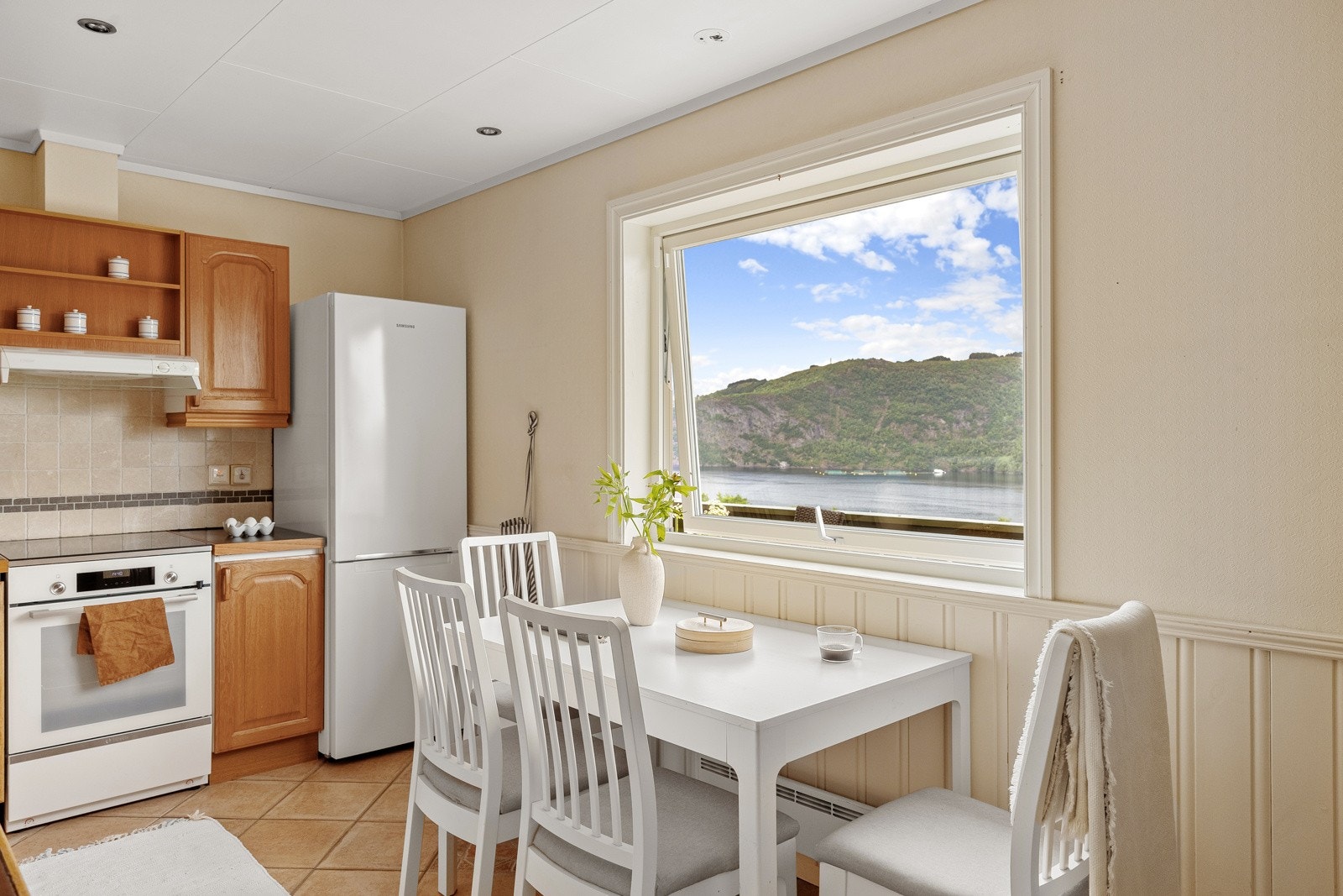 Her kan middagen nytes mens man ser den fine utsikten. Galleribilde