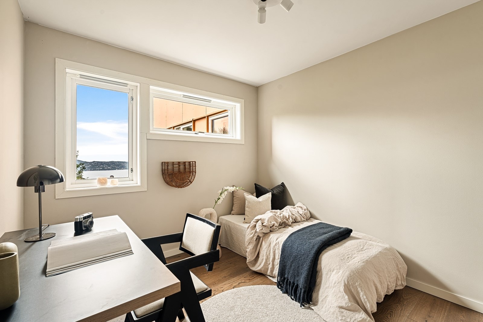 Her har man god plass til dobbeltseng og garderobe Galleribilde