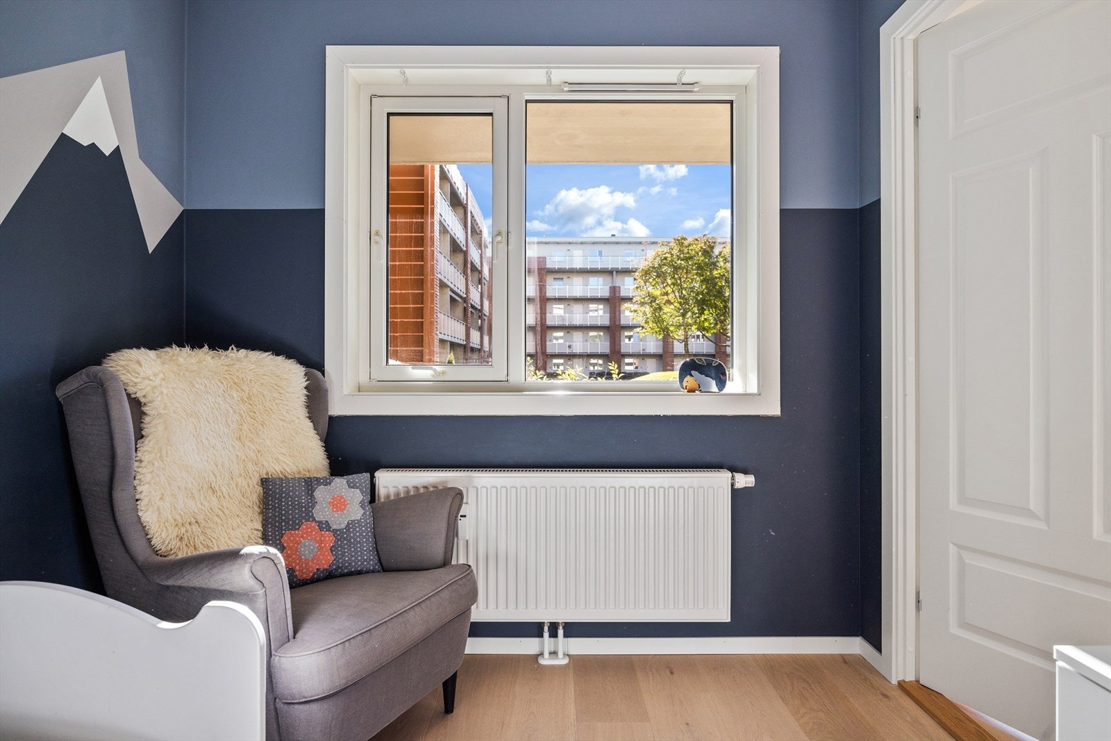 Soverommet vender mot rolig bakgård. Galleribilde