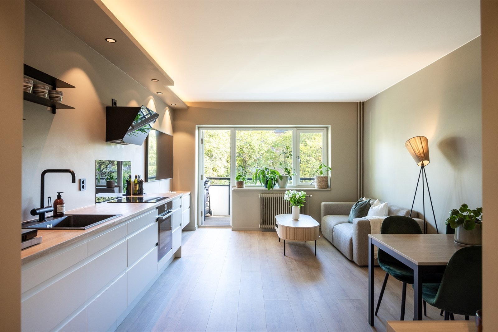 Boligen er totaloppusset i 2019/2020 og har stilrene farge- og materialvalg. Galleribilde