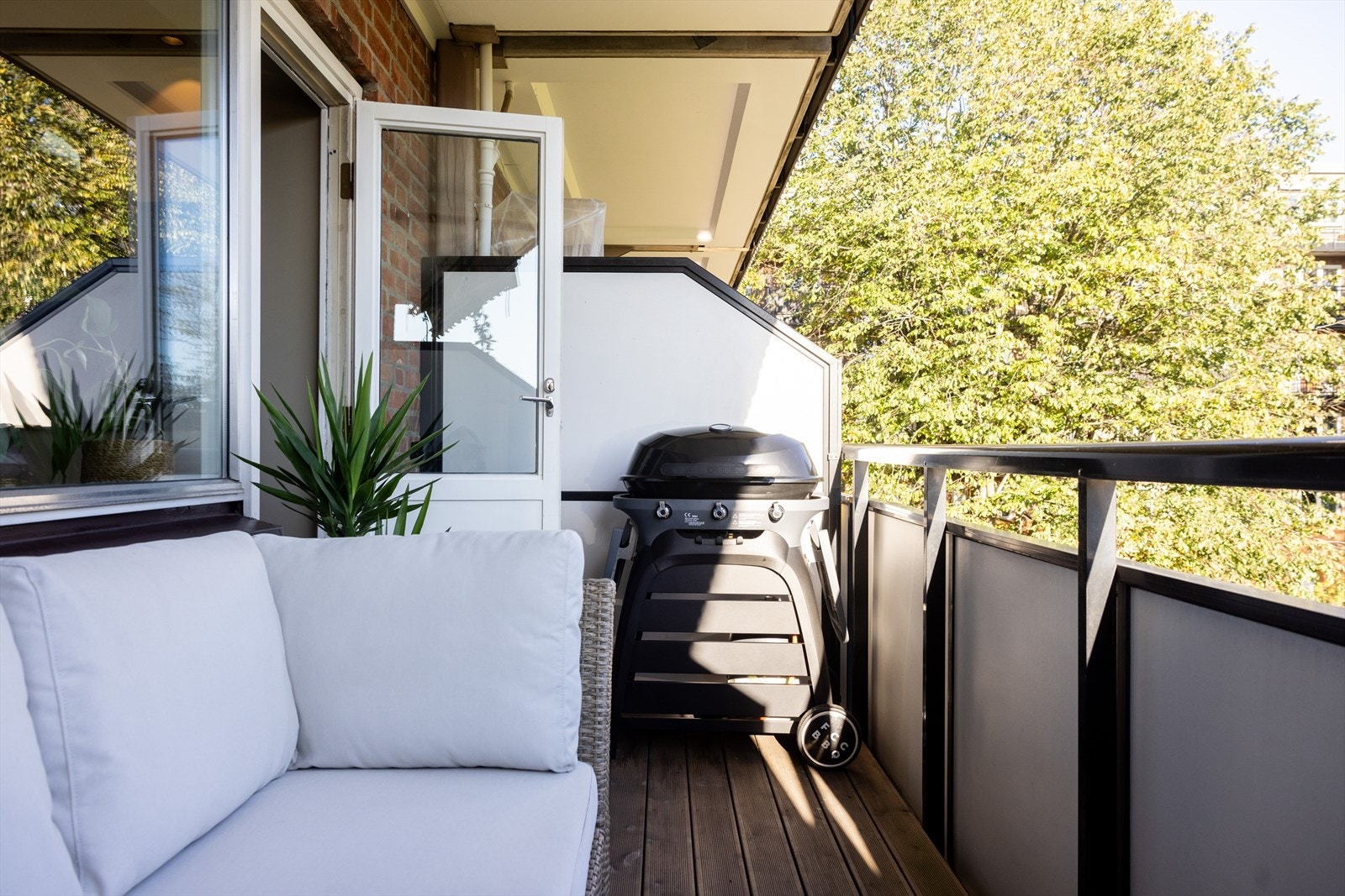 Utgang fra stuen til sydøstvend balkong på ca. 7 kvm Galleribilde