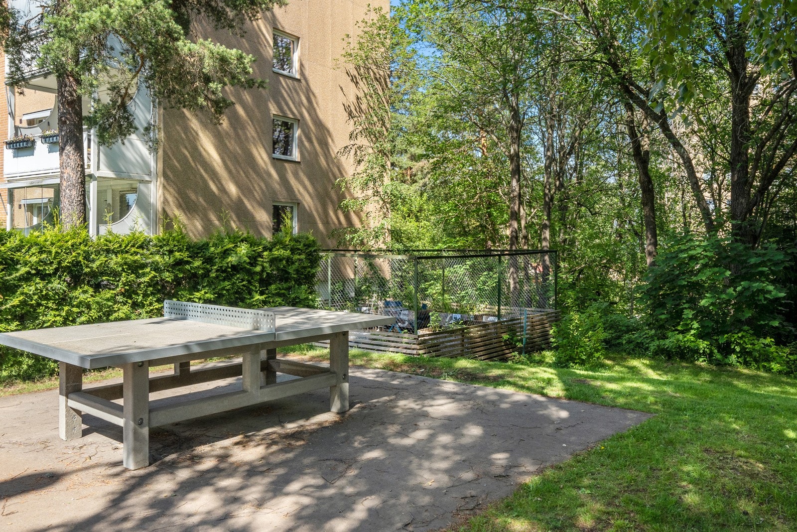 Til glede for beboerne er det flere hyggelige møteplasser, og beboere har tilgang på felles sykkelbod og fellesvaskerier. Galleribilde