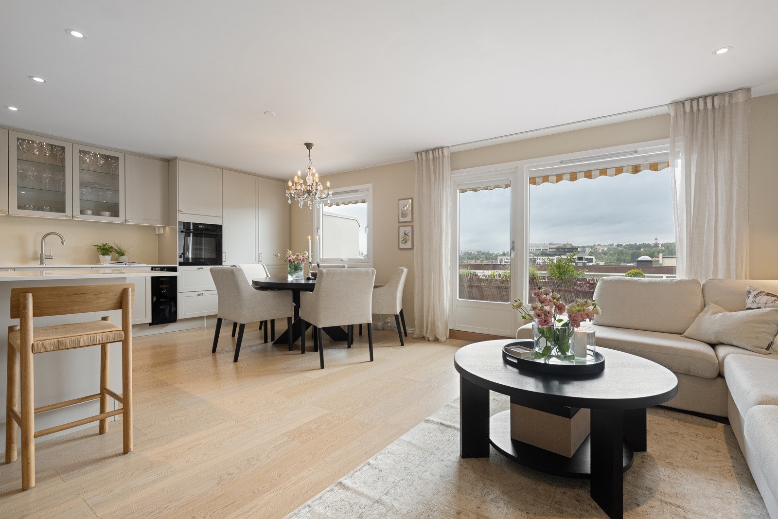 Velkommen til Skøyen Terrasse 24, presentert av Nicolay Ulvin ved EIE eiendomsmegling! Galleribilde