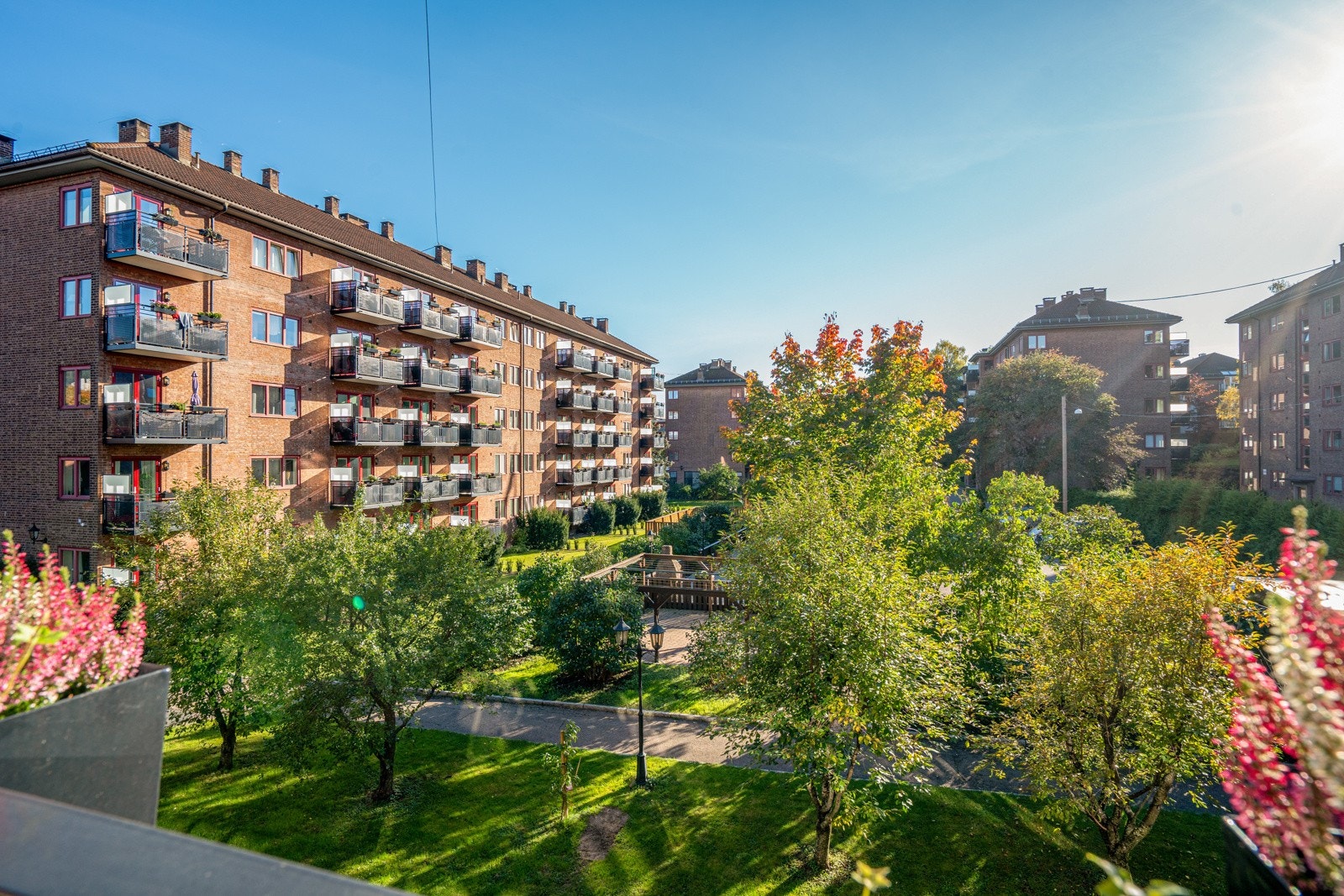 Flott utsikt over indre gårdsrom. Galleribilde