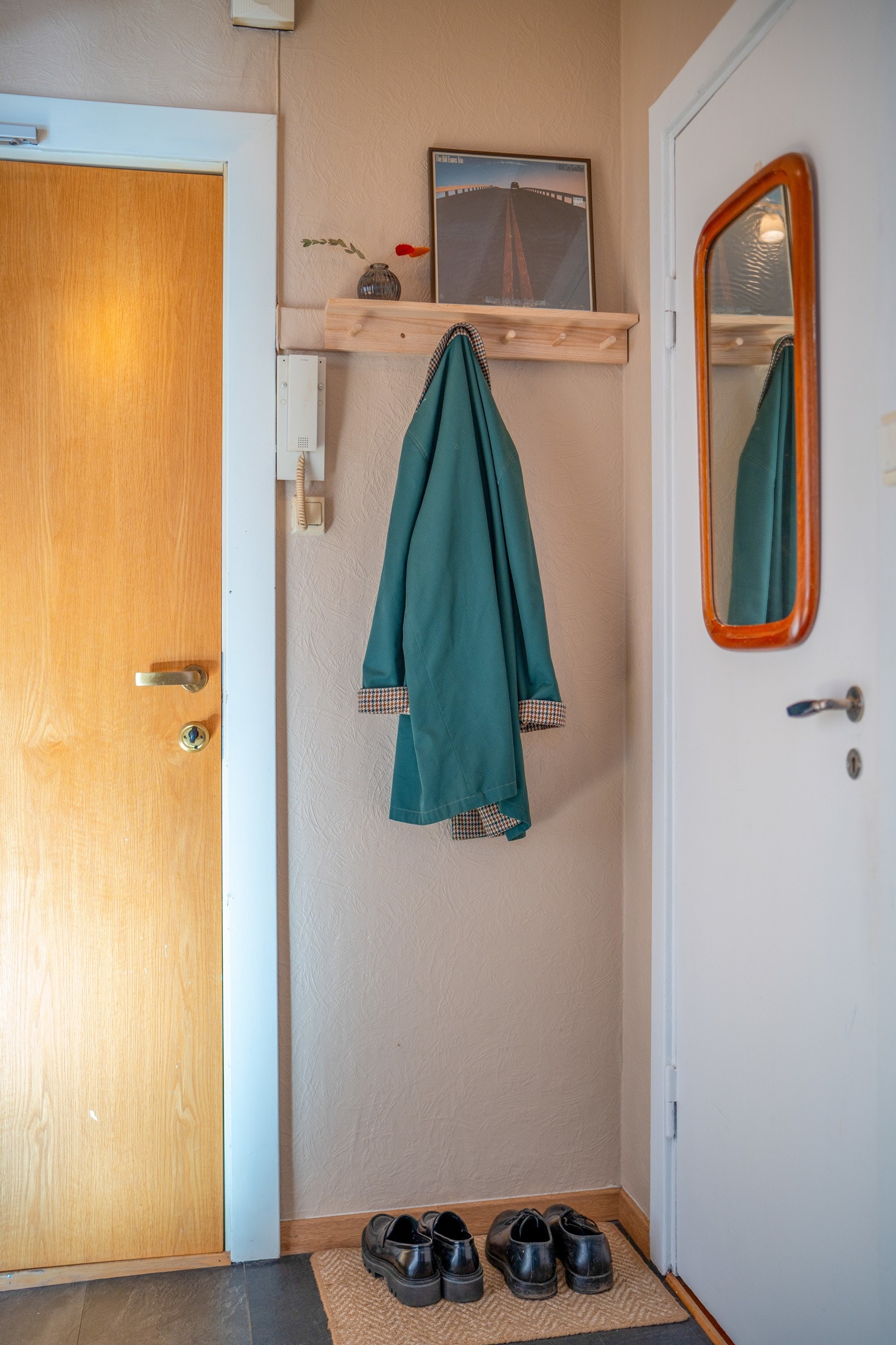 Entréen gir et godt førsteinntrykk av boligen. Velkommen til Maridalsveien 237B! Galleribilde