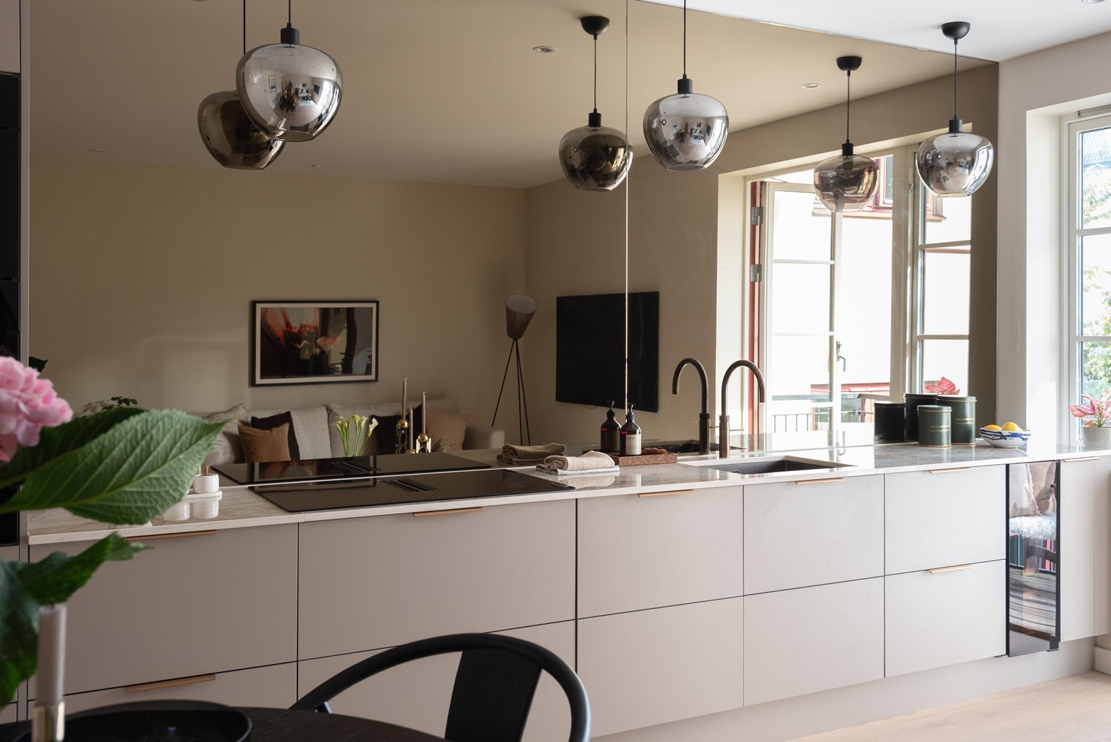 Rålekkert HTH kjøkken fra 2023 med eksklusive materialvalg Galleribilde