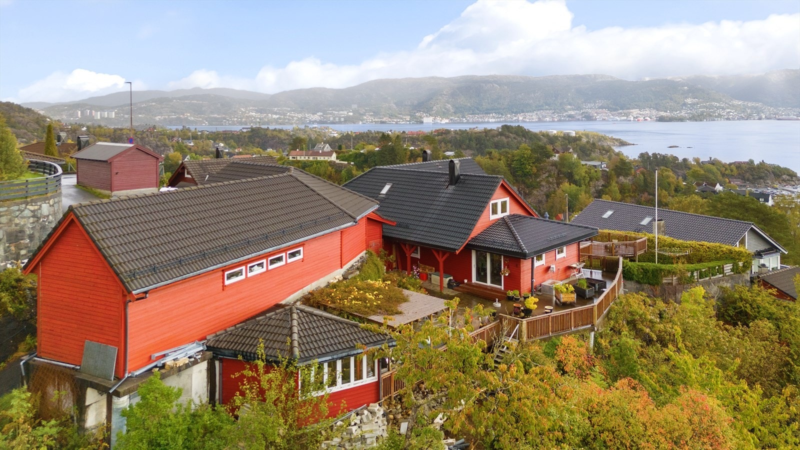Deler av eiendommen er naturtomt. Galleribilde