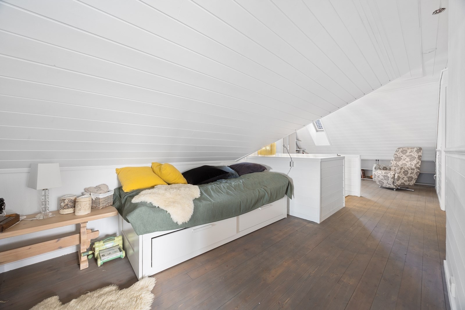 Soverommene har alle plass til seng, garderobe og annen ønsket innredning. Galleribilde
