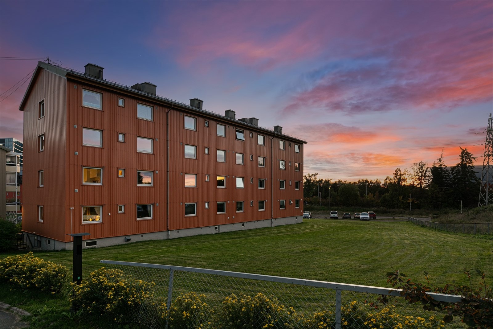 Rolig beliggenhet med gode solforhold og grøntarealer Galleribilde