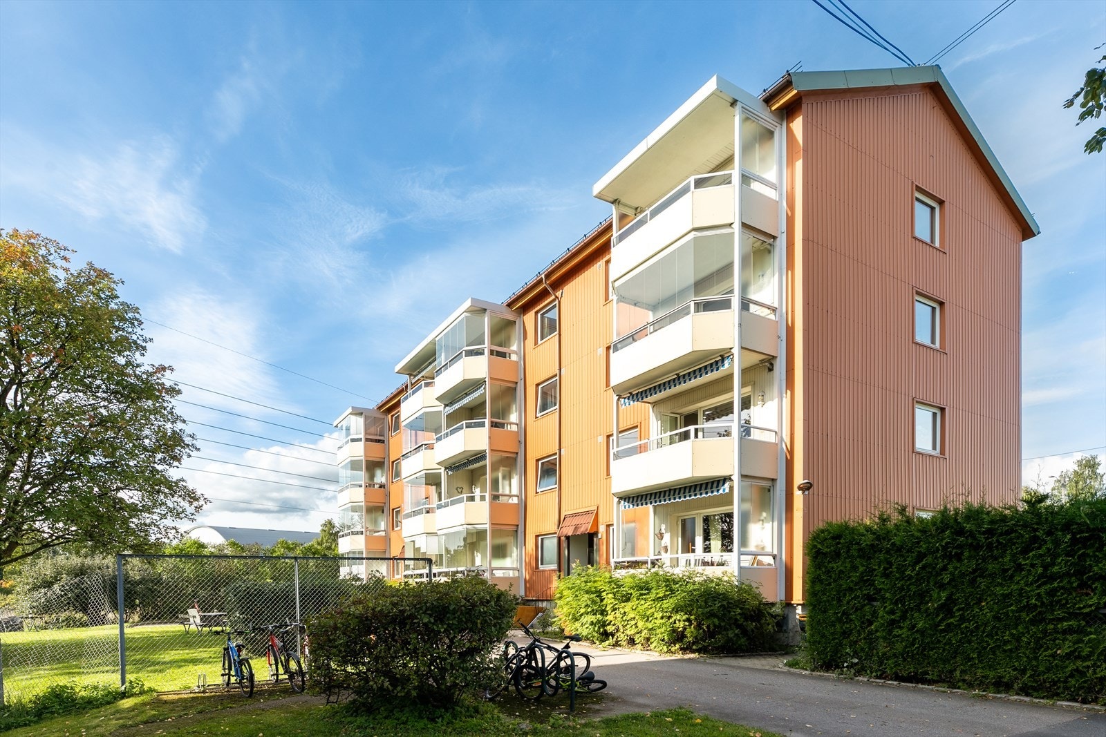 Fasade med flotte fellesarealer og grøntområder Galleribilde