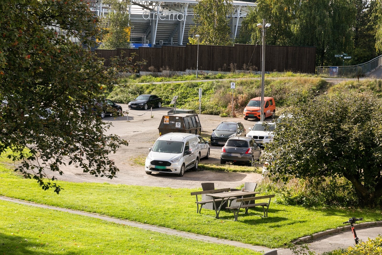 Praktisk parkeringsplass med enkel tilgang til leiligheten Galleribilde