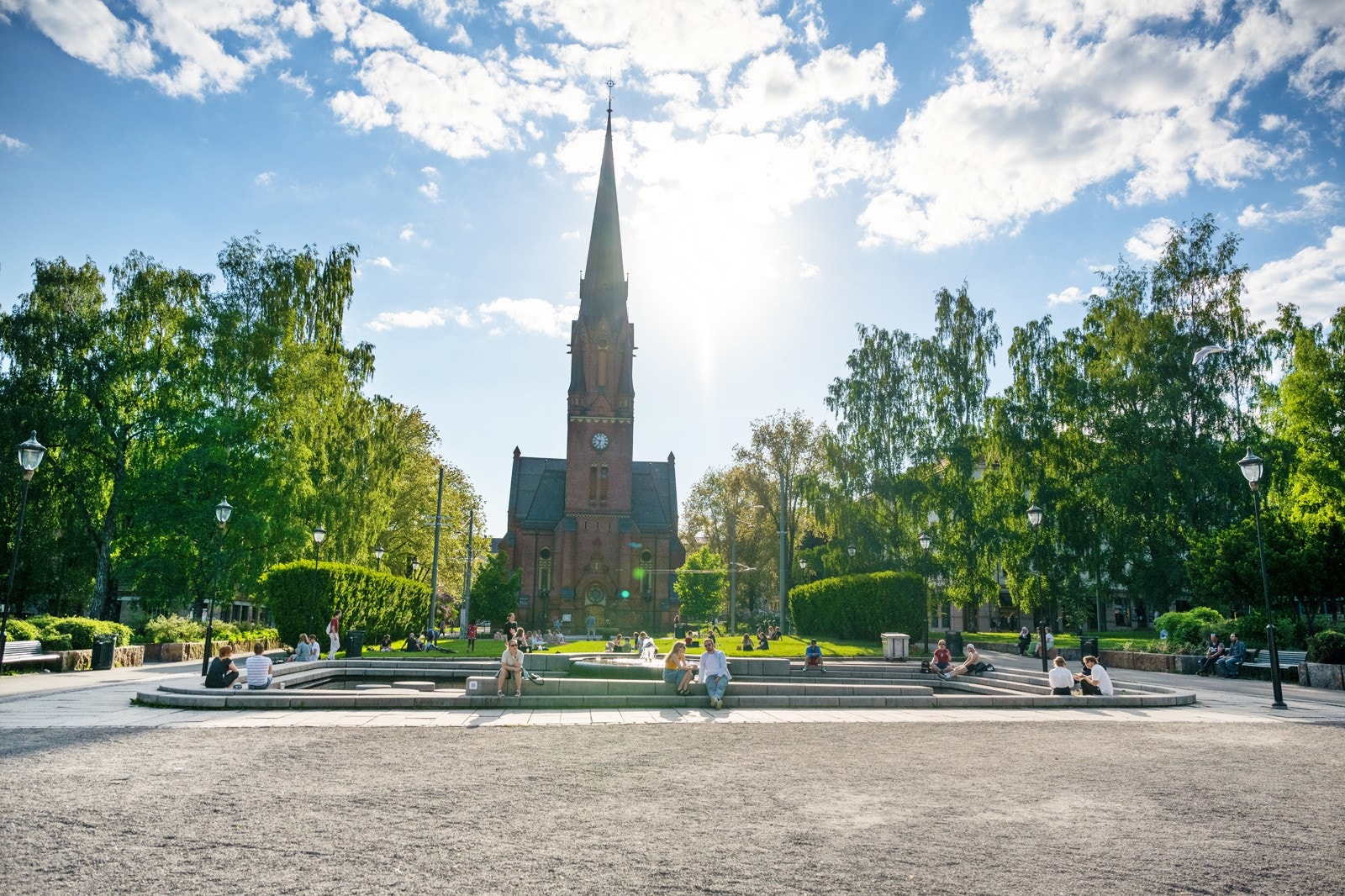 Birkelunden har et yrende folkeliv, arrangementer og konserter om sommeren. Galleribilde