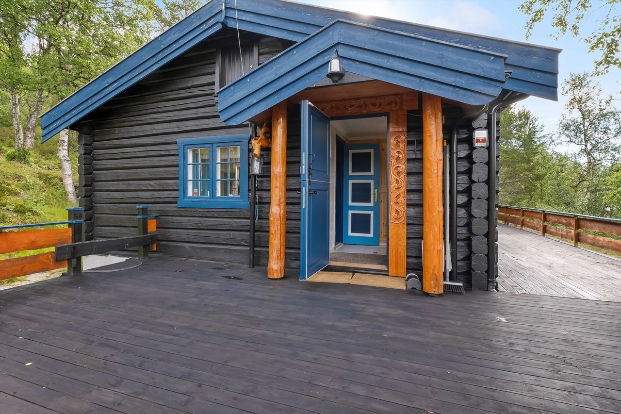 Overbygget og trivelig inngangsparti tilknyttet terrassen Galleribilde