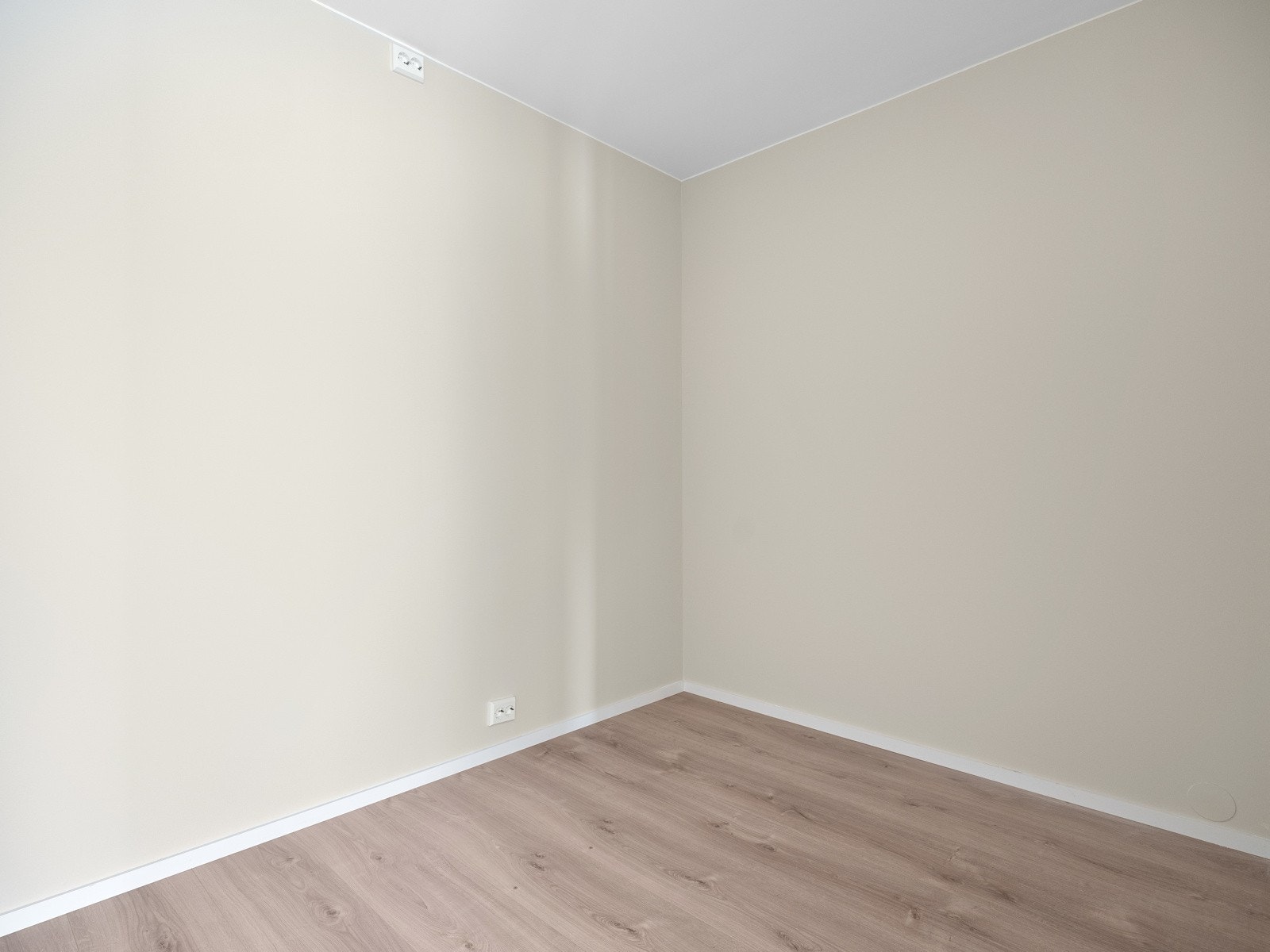 Her kan man fint innrede med kontorpult og diverse oppbevaringsmøbler. Galleribilde