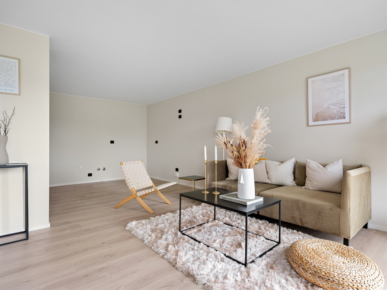 I kjellerstuen er det klargjort opplegg til å sette inn kjøkken. Galleribilde