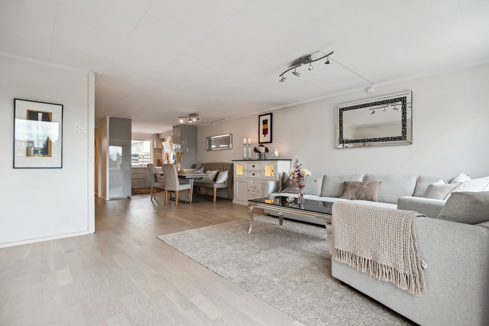 Passer perfekt med stor sofagruppe og TV! Galleribilde