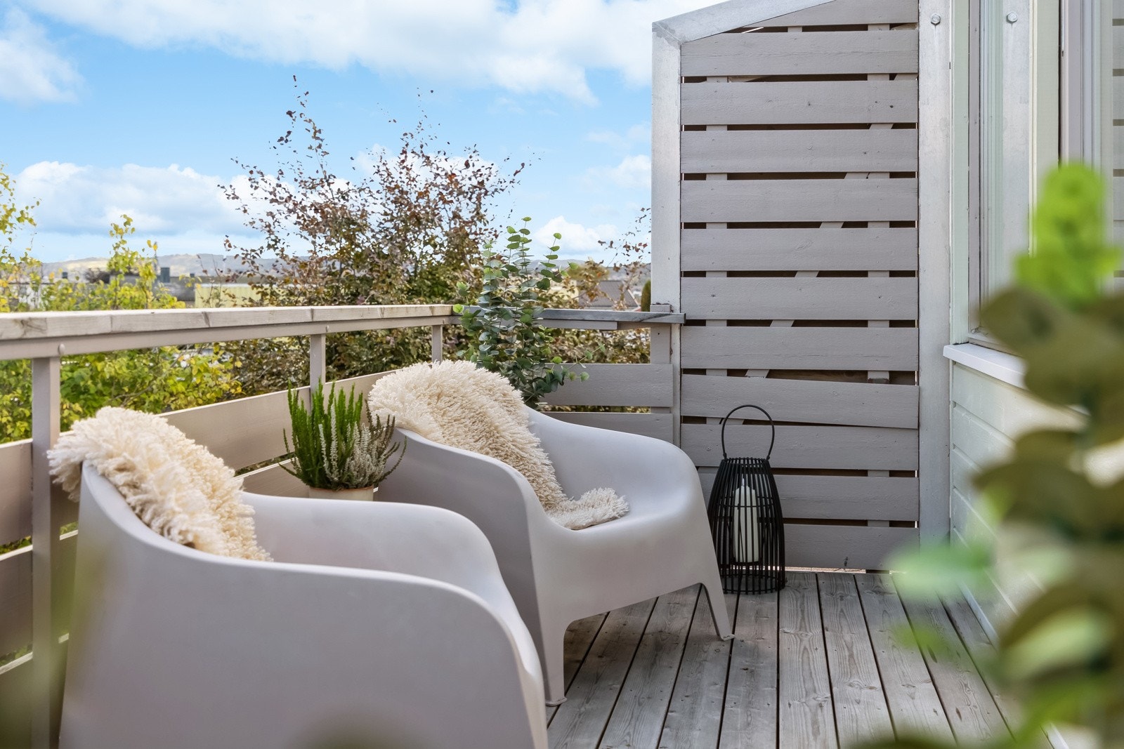 Passer bra med simpelt utemøblement. Galleribilde