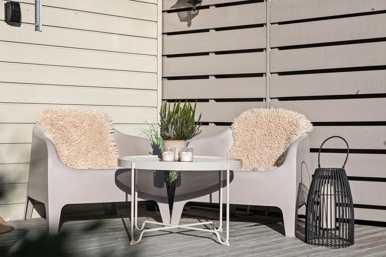 Med uteareal på begge sider av boligen får man flotte solforhold store deler av dagen. Galleribilde