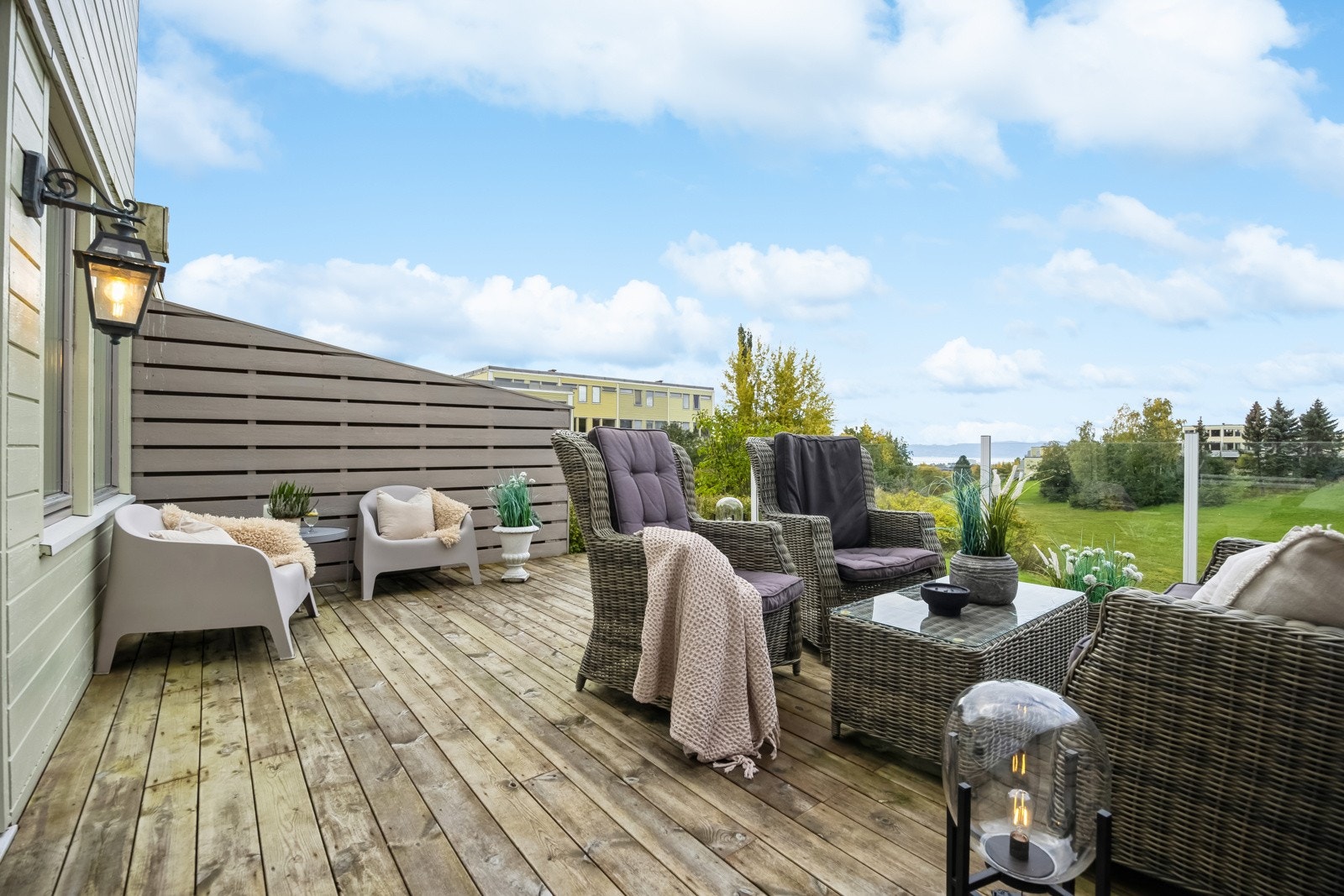 Her får man en fantastisk bolig med flere soverom, stor stue og gode solforhold! Galleribilde