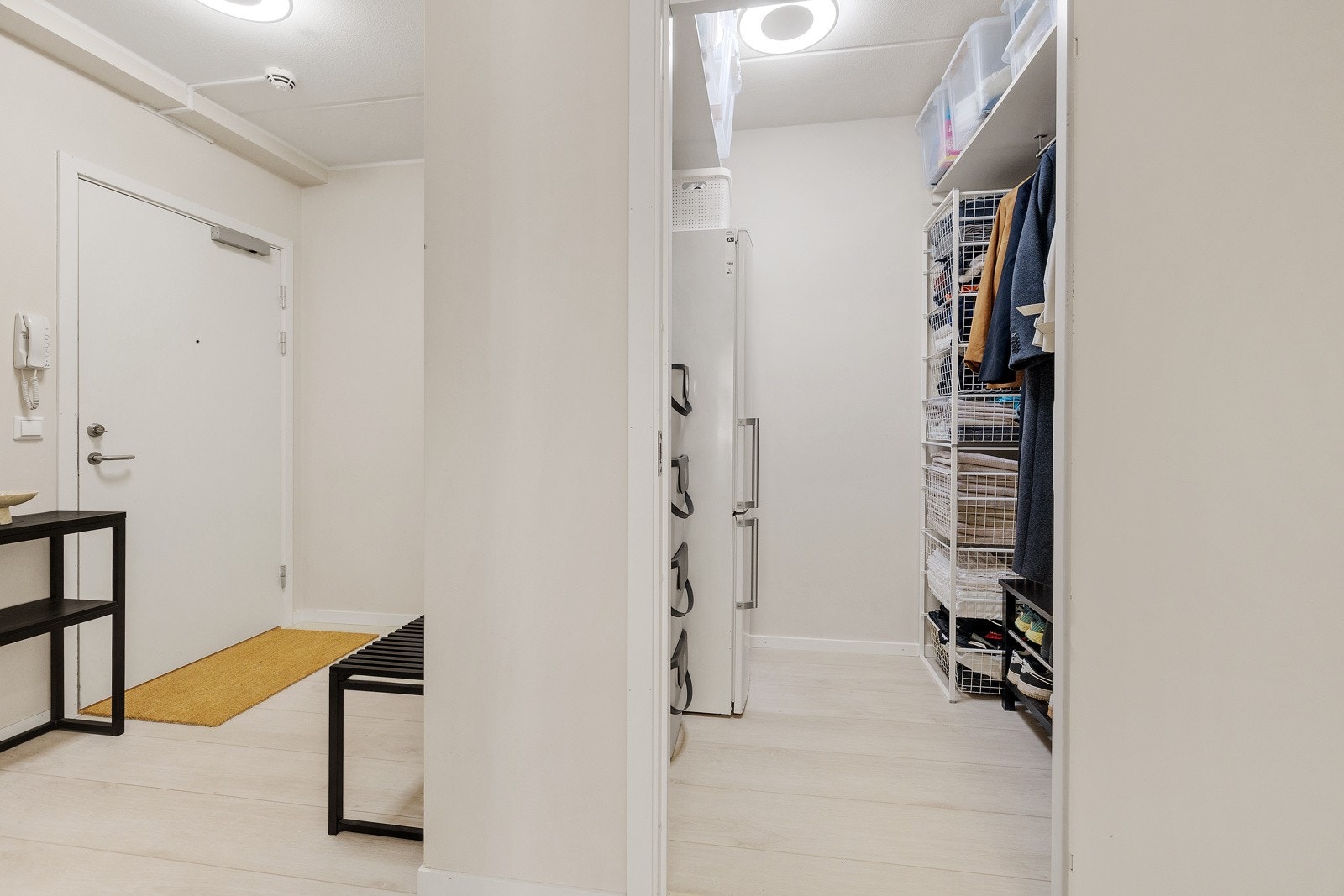 Boligen har en praktisk innvendig bod. Galleribilde