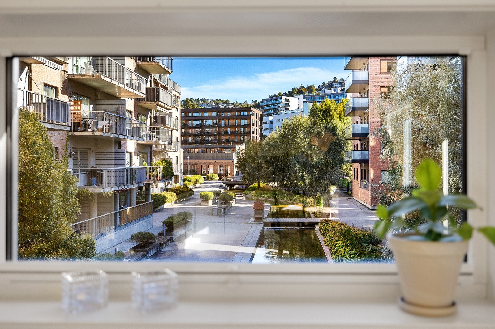 Hjørneleiligheten har en flott utsikt mot elven som renner gjennom Kværnerbyen! Galleribilde