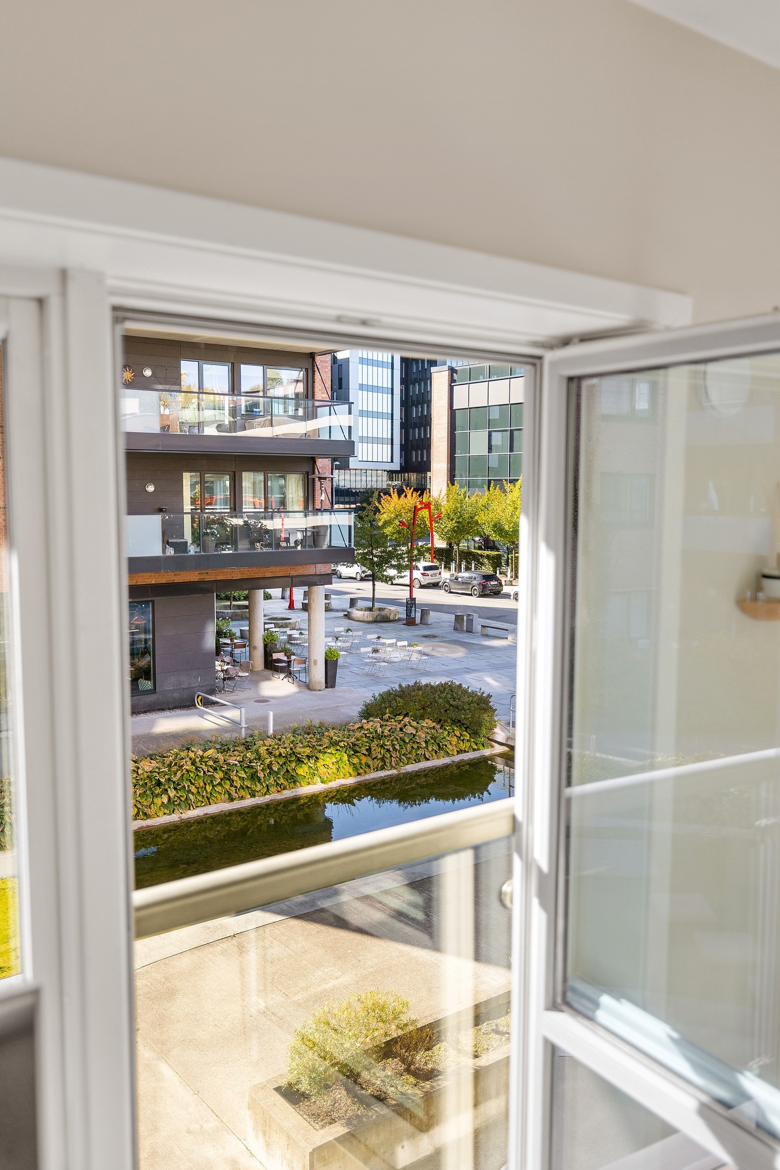 Boligen har fransk balkongdør hvor en kan nyte de gode solforholdene! Galleribilde