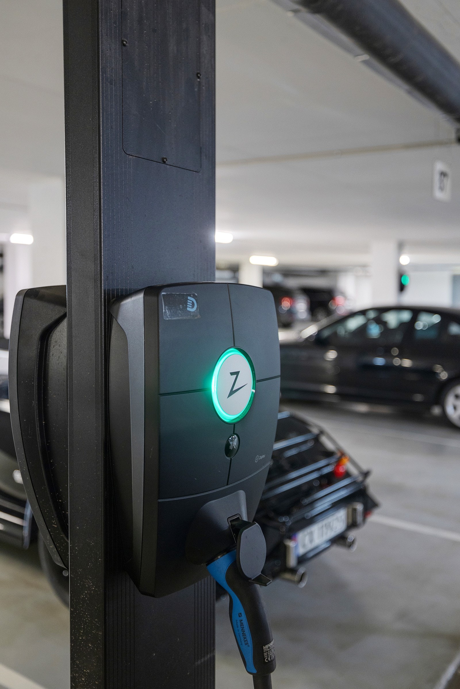 Det er montert el-billader i 2023. Galleribilde