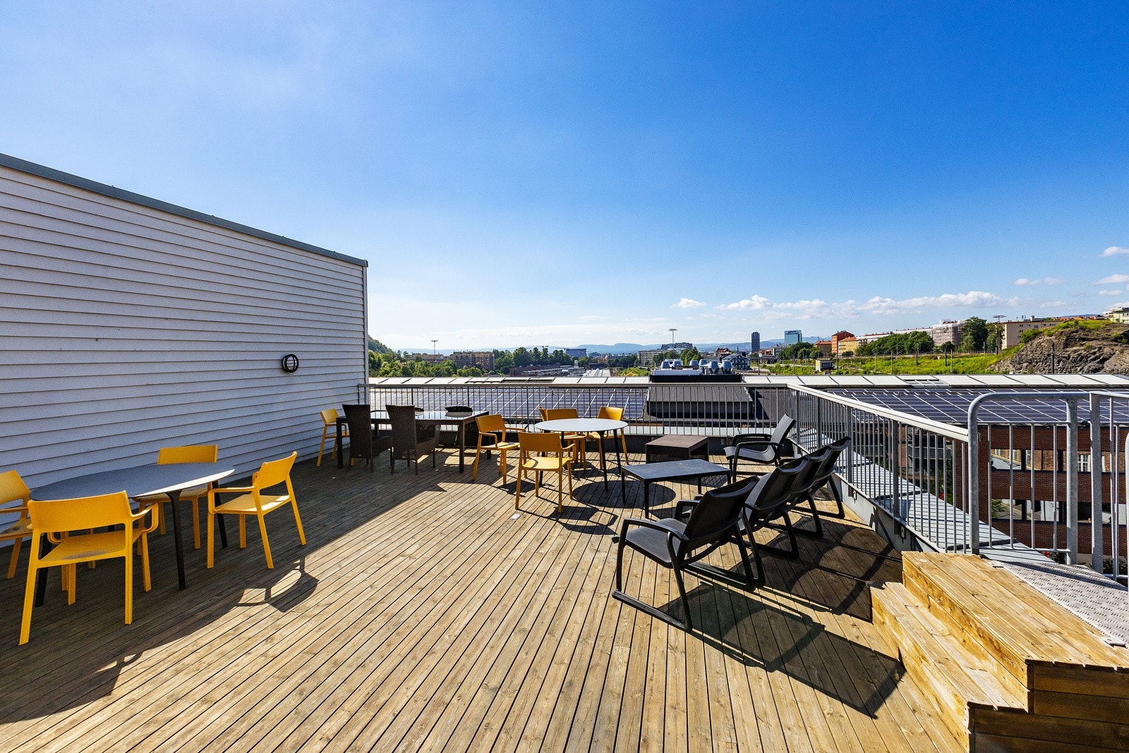 Tilgang til felles takterrasse med ypperlige solforhold. Galleribilde