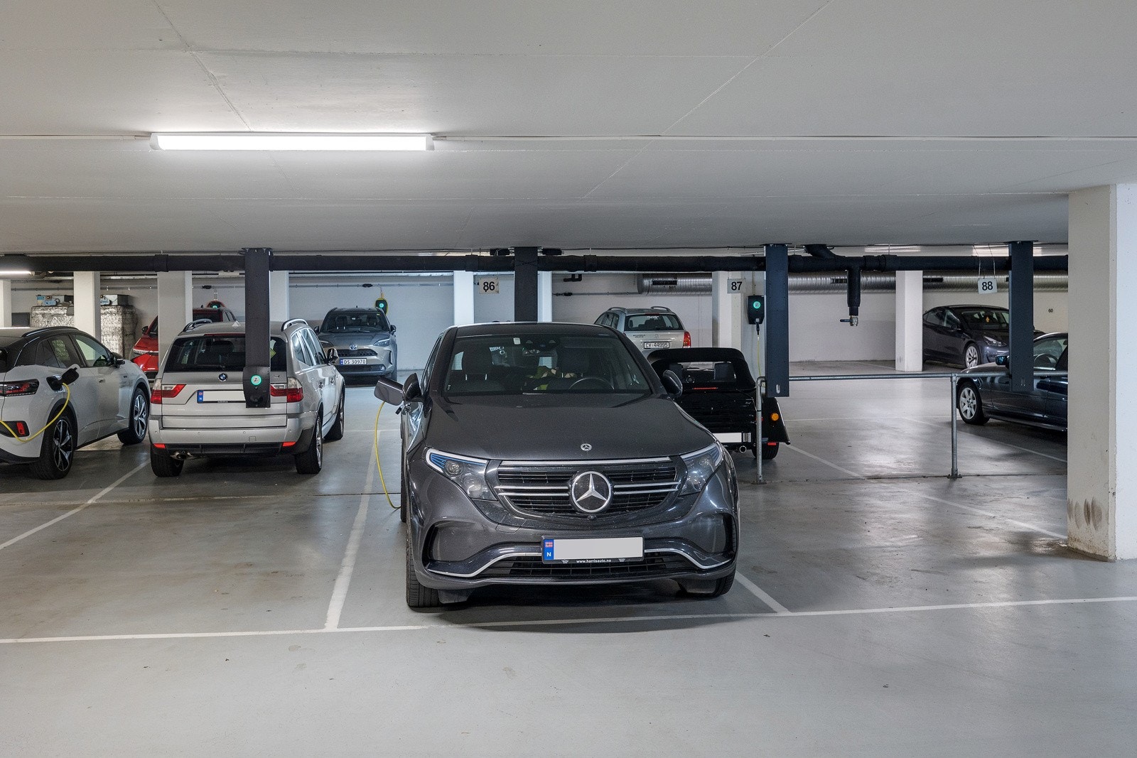 Det medfølger en parkeringsplass i felles lukket garasjeanlegg. Galleribilde