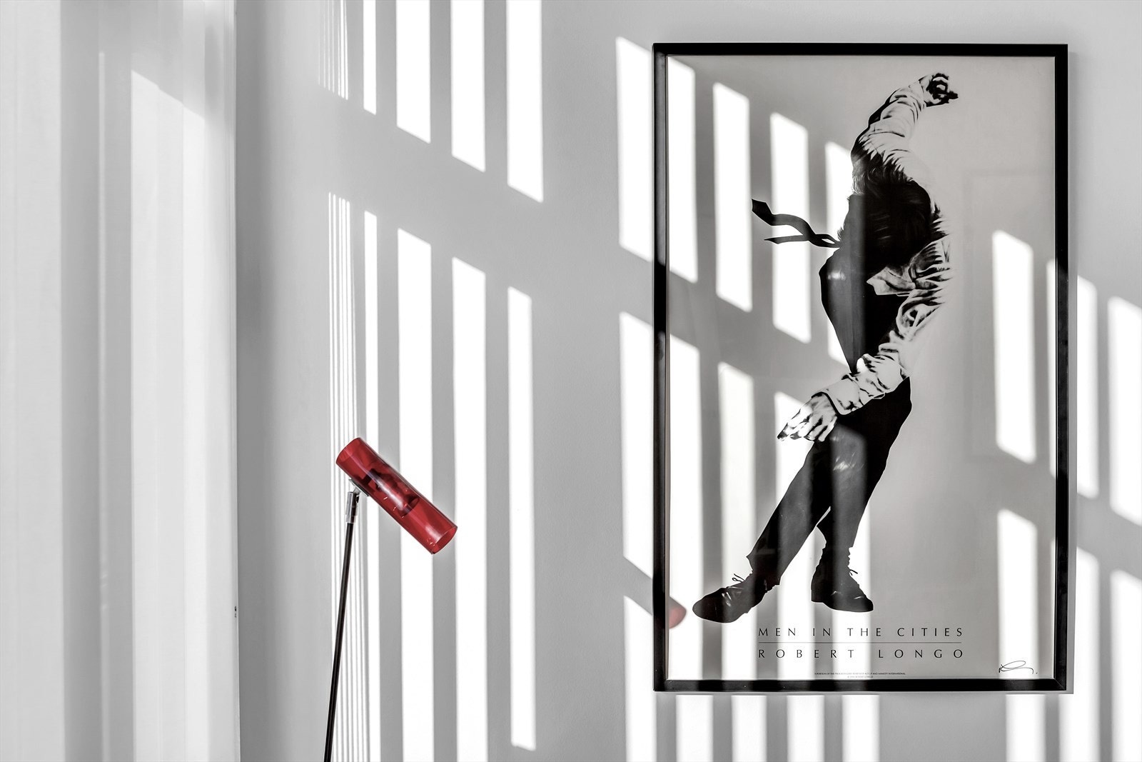 Ettermiddagssol i stua. Sameiet har ingen planer som kan medføre økning i felleskostnader eller fellesgjeld. Galleribilde